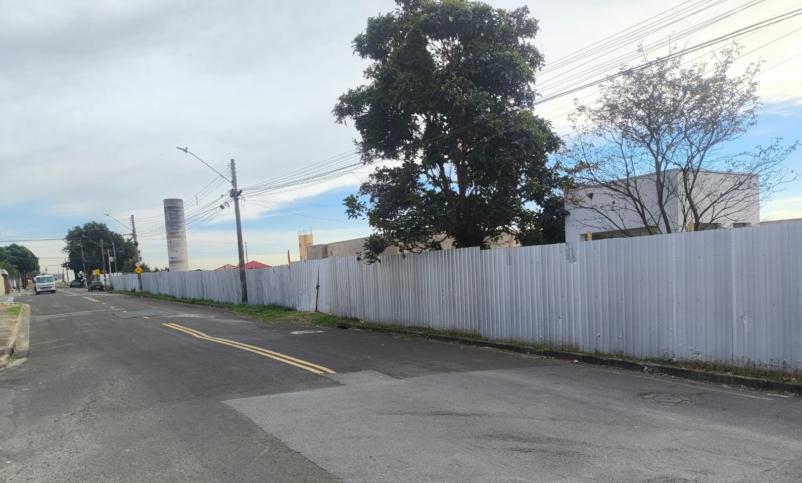 Obra do Centro de Inteligência Social de Hortolândia ganha limpeza e tapumes