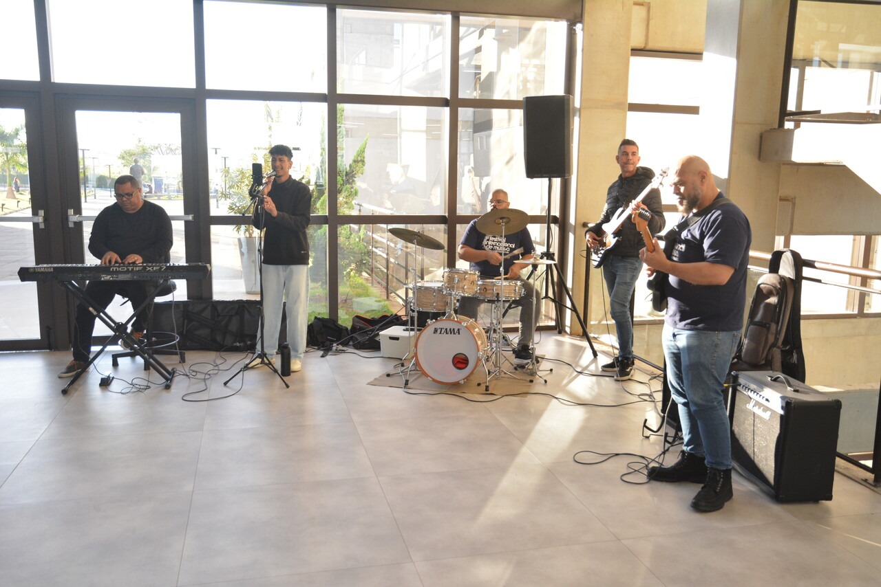 Projeto Notas de Abraço leva música para pessoas atendidas em serviço de acolhimento de Hortolândia